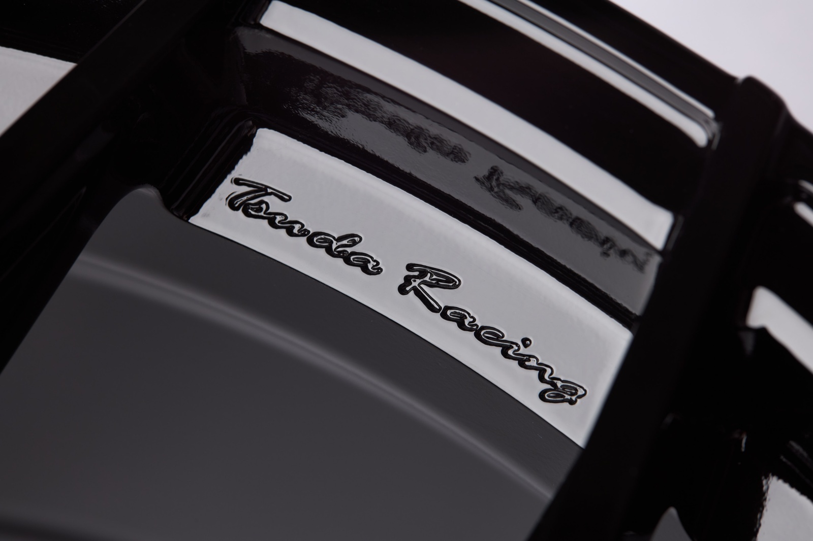 Tsuda Racing フォージドホイール 19インチ JB74/JC74 - Tsuda Racing