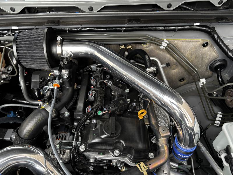 津田レーシング JB64 ターボパイプ＋ブローオフキット用のインテークパイプ Jimny JB64 × 津田レーシングサクションキット、ターボパイプの